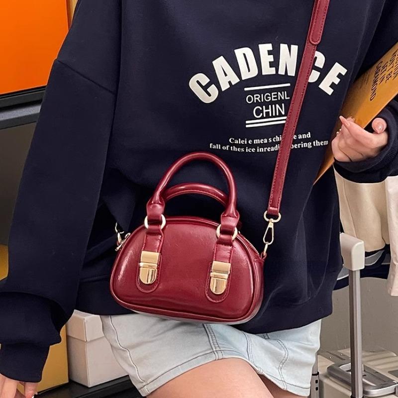 Модная серебряная женская сумка в корейском стиле, новинка 2024 года, модная маленькая кожаная сумка на плечо, повседневная роскошная женская сумка для боулинга