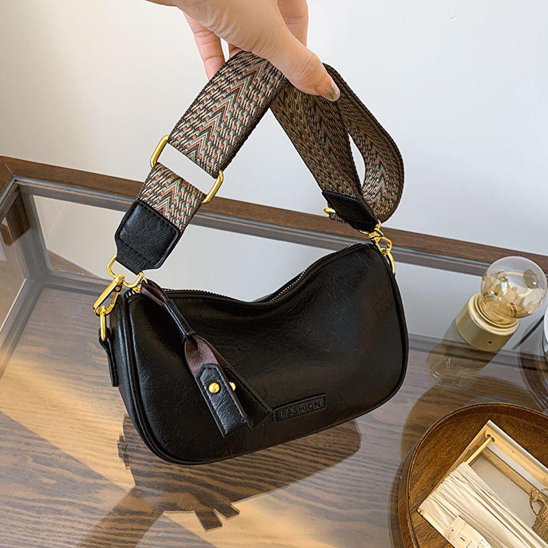 In Autumn and Winter, Boston Bags Are Popular This Year, Retro New Broadband Women's Versatile Small Bags, Pillow Bags, and Women's Messenger Bags.