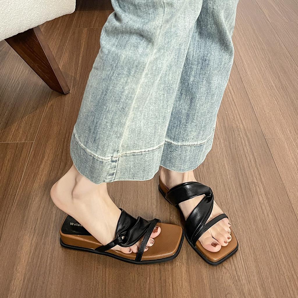 Thick-soled Square Head with Cool Slippers for Women Wearing Summer Retro Temperament Open-toed Sandals for Women