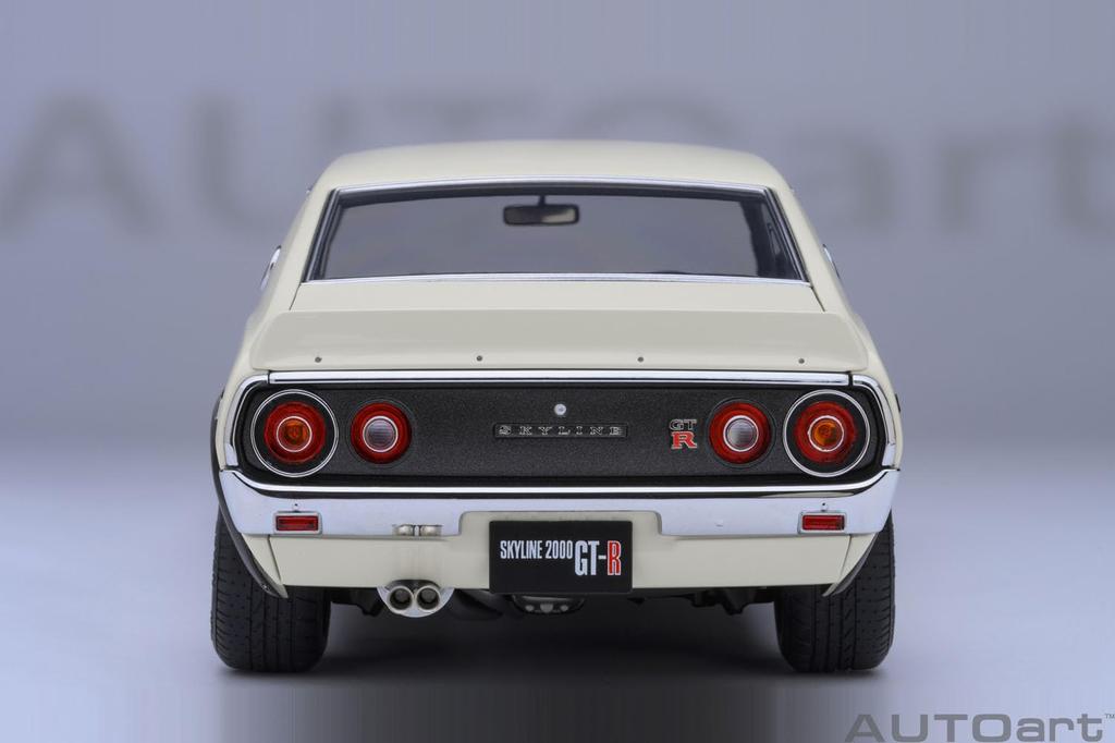 AUTOart Scale Nissan Skyline Tuned Version White Finished Model 77467 1/18 2000GT-R (KPGC110)