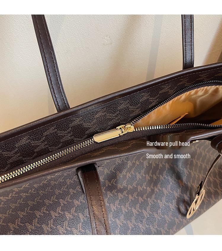 2025 Сумка-тоут большой вместимости с буквой M Осень/Зима: Универсальная европейская и американская наплечная сумка