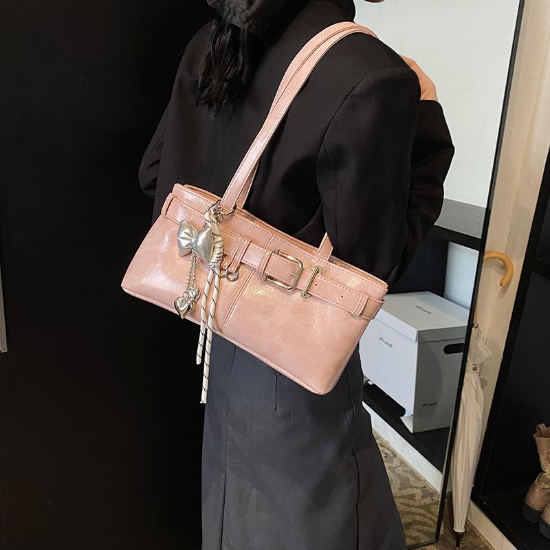 Корейская нишевая сумка подмышку женская 2025 новая трендовая осенне-зимняя модная сумка-тоут для通勤, простая и универсальная сумочка