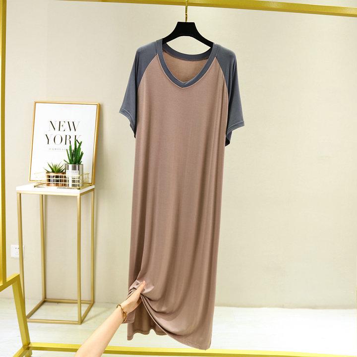 Летнее платье свободного кроя из модала с V-образным вырезом, короткими рукавами и разрезами по бокам