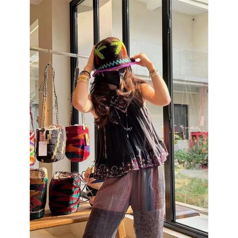 Hand crocheted coconut tree bucket hat women autumn and winter warm knitted hat retro niche ins blogger striped wool hat