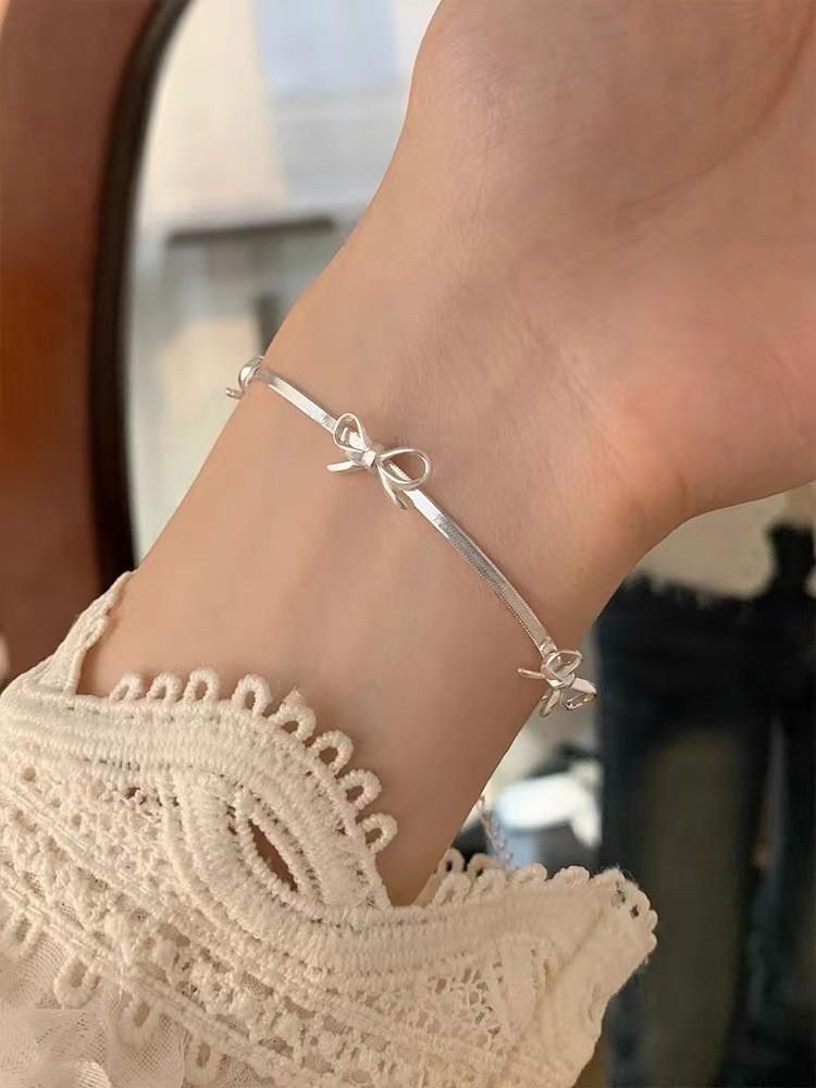 Gorgeous Alloy Plated Crystal Bracelet For Women Sweet And Fresh Irregular Style