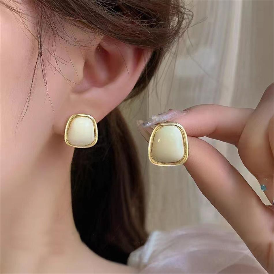 Geometry White Color Square Stud Earring for Women French Retro Elegant Korean Sweet Ear Wedding Party Jewelry Girl Friend Gift