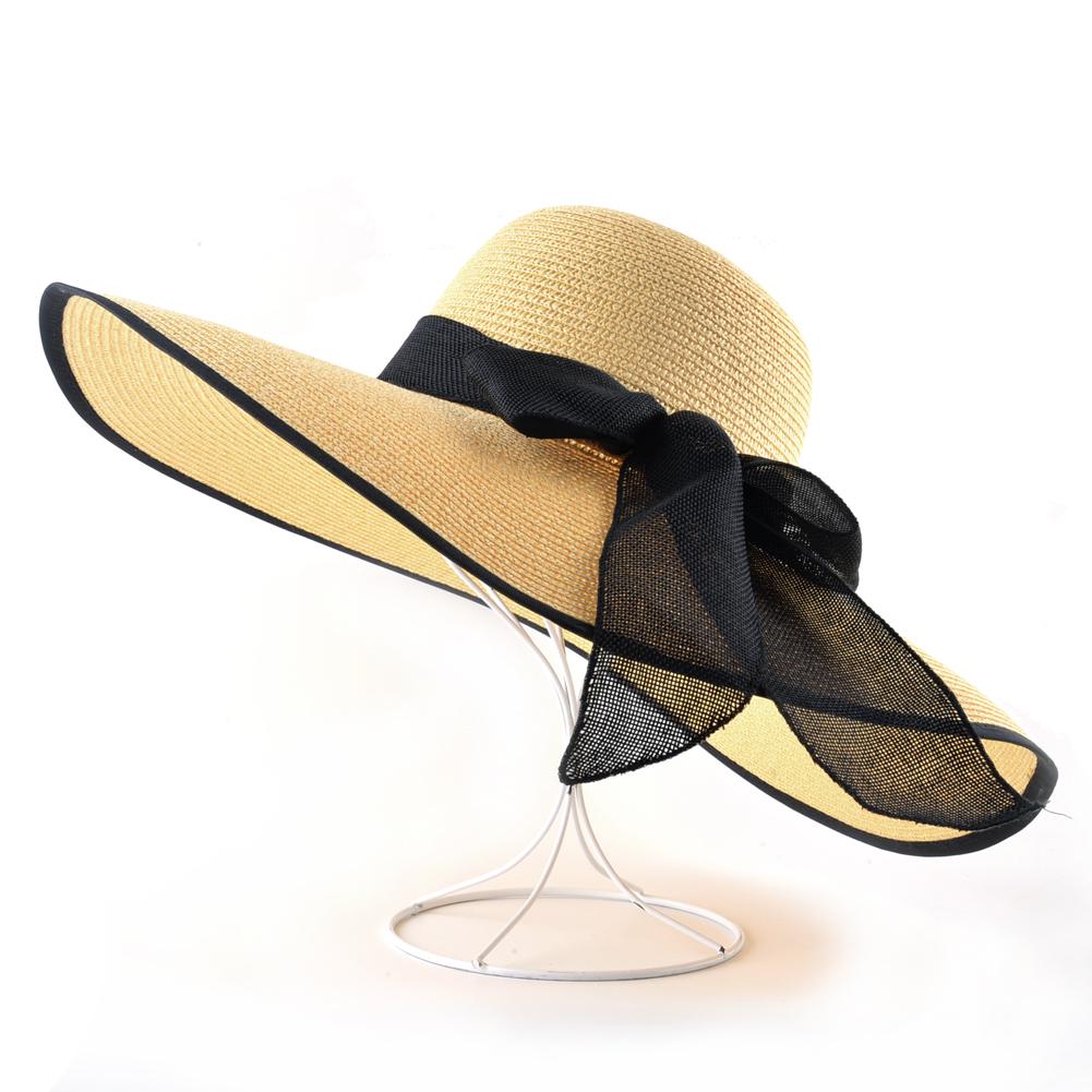 Соломенная шляпка для пляжного сезона