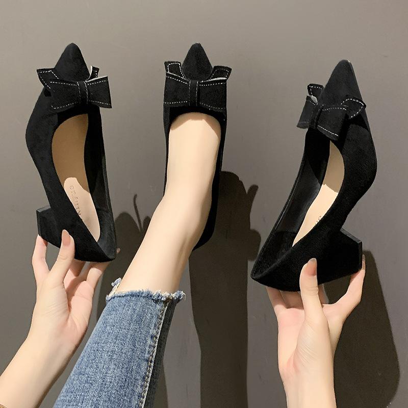 Замшевые туфли на высоком каблуке женские весна и осень 2025 новые французские модные универсальные легкие черные рабочие туфли на толстом каблуке одинарные туфли