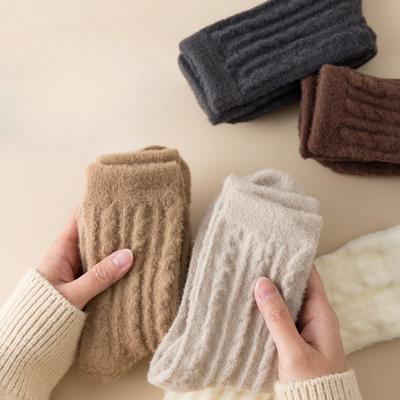 Женские зимние утолщенные бархатные теплые однотонные носки с косичкой для дома и сна, длиной до середины икры