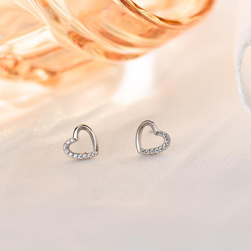 Серьги Love с бриллиантовой инкрустацией Изысканный темперамент Легкая роскошь Высокое качество Ощущение уникальности Маленькое сердце