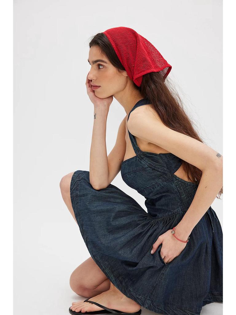 Европейское и американское женское летнее мини-платье из денима без спины 2025 года, облегающее, с высокой талией, однотонное.