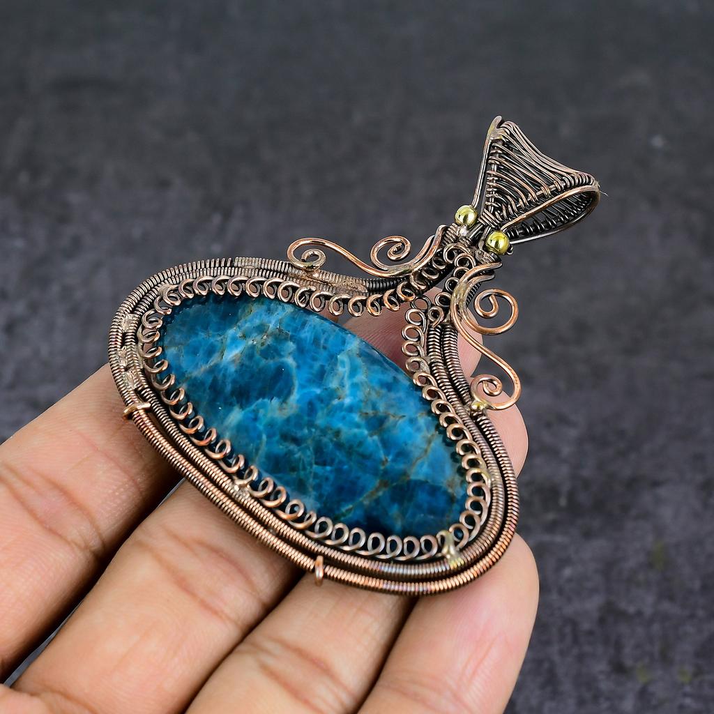 Неоново-голубой апатит драгоценный камень ручная работа медная проволочная обертка ювелирное изделие кулон 2.76" s3T23