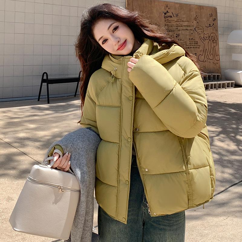 Зимняя новинка 2025 года, короткие универсальные модные свободные женские куртки с хлопковой подкладкой в корейском стиле с капюшоном, тонкие куртки с хлопковой подкладкой