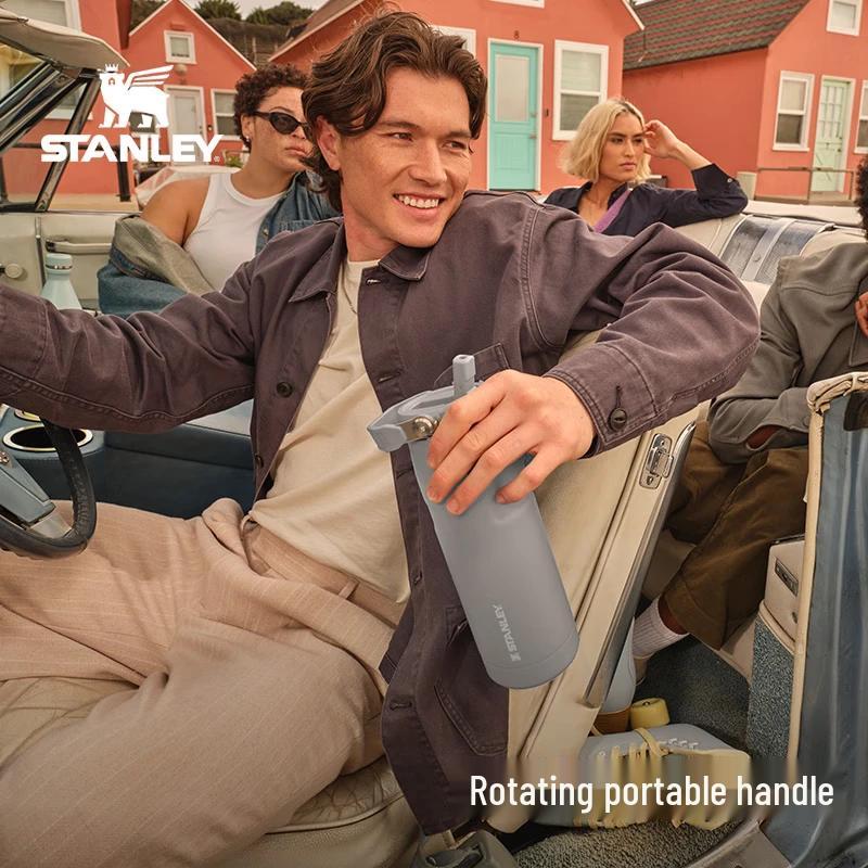 Легкий портативный спортивный стакан Stanley