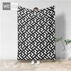 Одеяло для кровати, черно-белое фланелевое одеяло с геометрическим принтом, одеяло для дивана, гобелен, декоративное пляжное полотенце, мягкое плюшевое портативное дорожное одеяло