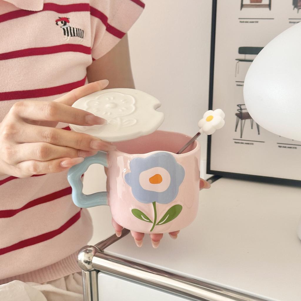 Керамическая кружка-стакан «Тюльпан» с крышкой, подарок для подруги, учителя на день рождения, практичный сувенир