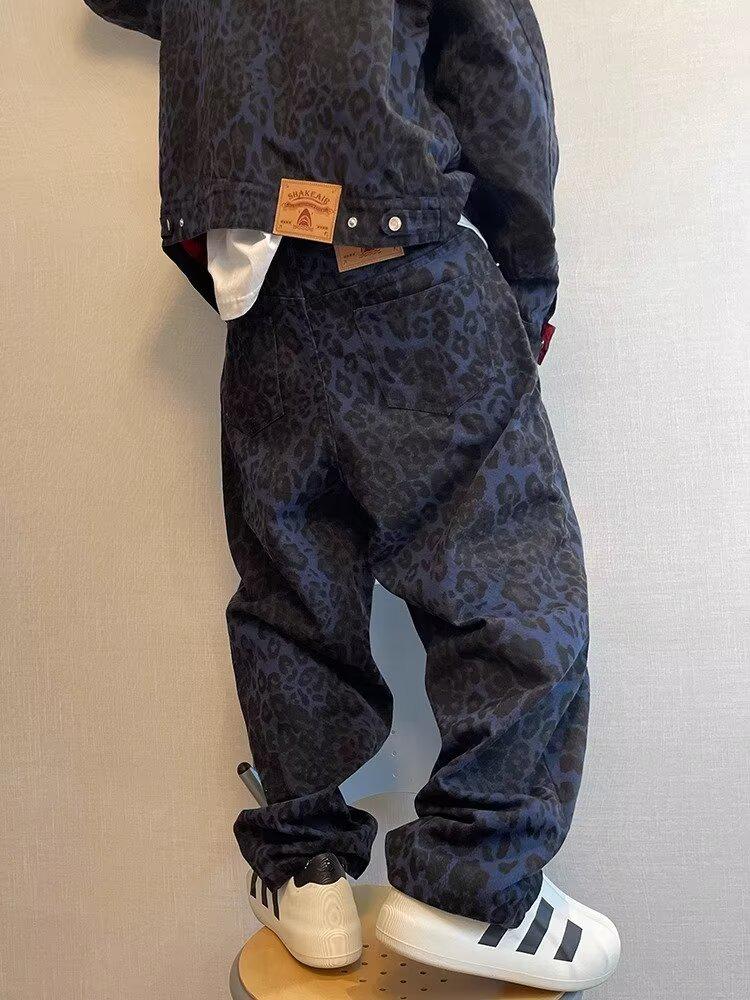 Американская уличная мода: Мужские джинсы свободного кроя с кожаной вышивкой - Зимний тренд, стиль широкие брюки.