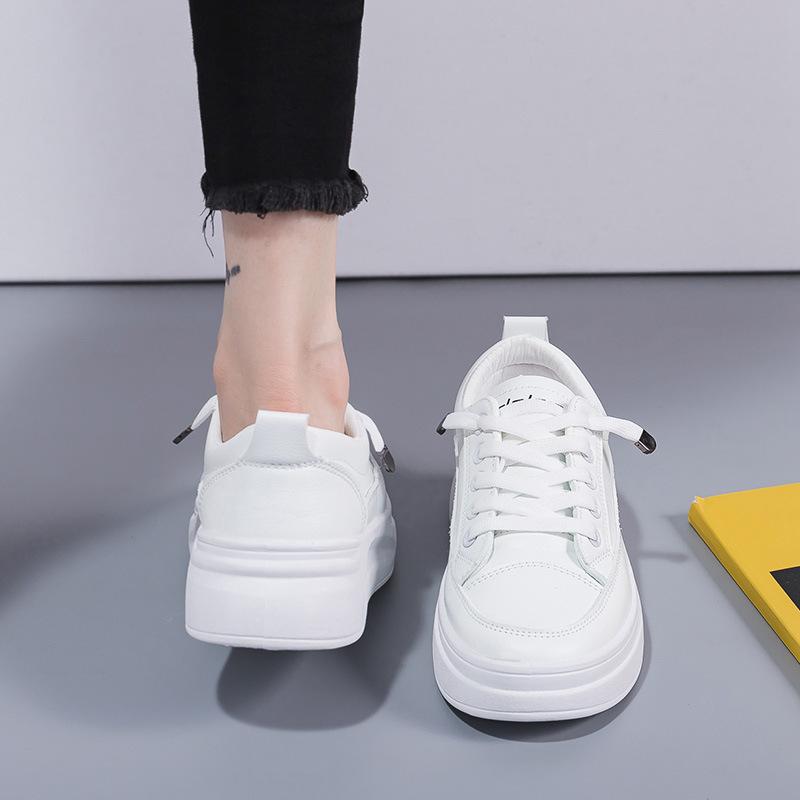 Женские белые туфли, новые легкие кроссовки на платформе с мягкой подошвой для женщин, эластичные водонепроницаемые нескользящие женские повседневные кроссовки