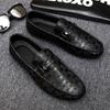 Весенние и летние мужские туфли с низким верхом, универсальные повседневные туфли, дышащие кожаные туфли, черные рабочие туфли, однопедальные туфли для мужчин