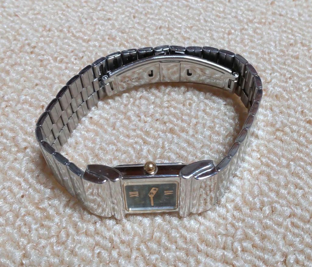 [USED] Extremely Rare, Working Seiko Women's Watch with Quartz Movement and Square Case