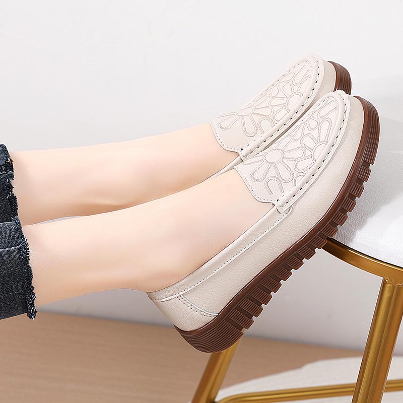 Women's Genuine Leather Slip-On Shoes with Cowhide Soles - Comfortable, Non-Slip Flats for Middle-Aged and Elderly.