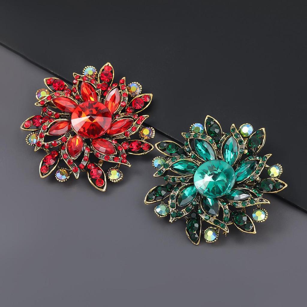 Европейско-американская брошь-цветок с бриллиантами из сплава: Трендовый, Инкрустированный Блестящий Аксессуар для Женщин