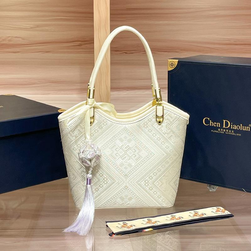 Luxury Intangible Cultural Heritage Zhuang Brocade Bag 2026, Handbag, Basket Tote Bag, Versatile Ethnic Style for Commuting