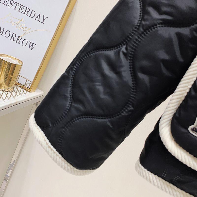 Стильная короткая куртка с хлопковой подкладкой для студентов в студенческом стиле с эффектом похудения