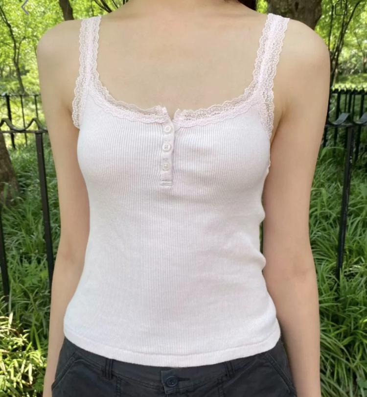 Женский летний жилет BM Style из хлопка в рубчик со сменными подтяжками на пуговицах и американским кружевом.