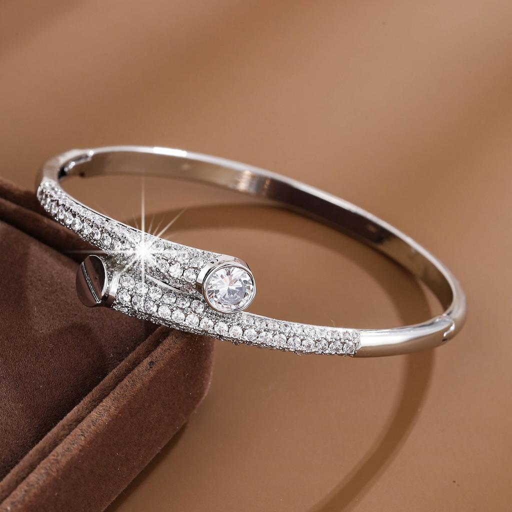 Модный дизайн меньшинства с микро-инкрустацией из циркона Ins с холодной поверхностью браслета