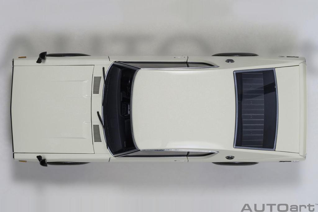 AUTOart Scale Nissan Skyline Tuned Version White Finished Model 77467 1/18 2000GT-R (KPGC110)