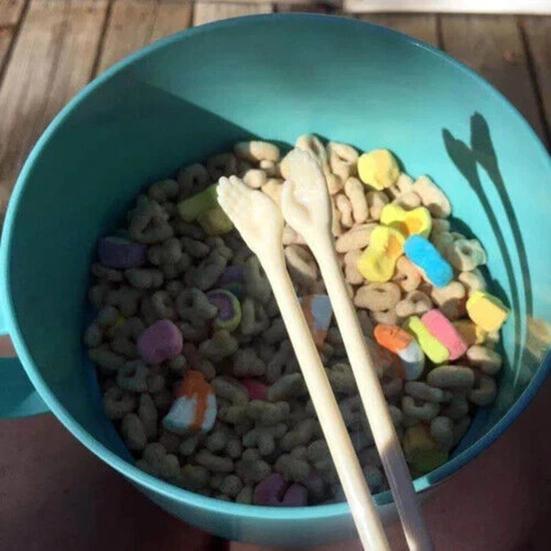 1 Pair Helping Hands Chopsticks Non-Slip Grip Palm Design Chopsticks Reusable Eating Chopstick for Sushi Noodles