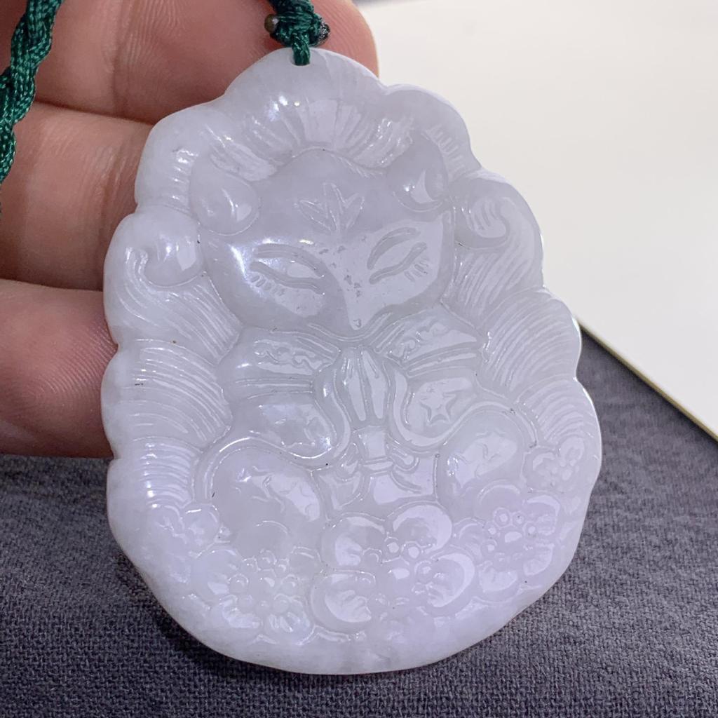 Подвеска из натурального бирманского жадеита класса А с фигурками лисы, тигра, цилиня и бодхисаттвы
