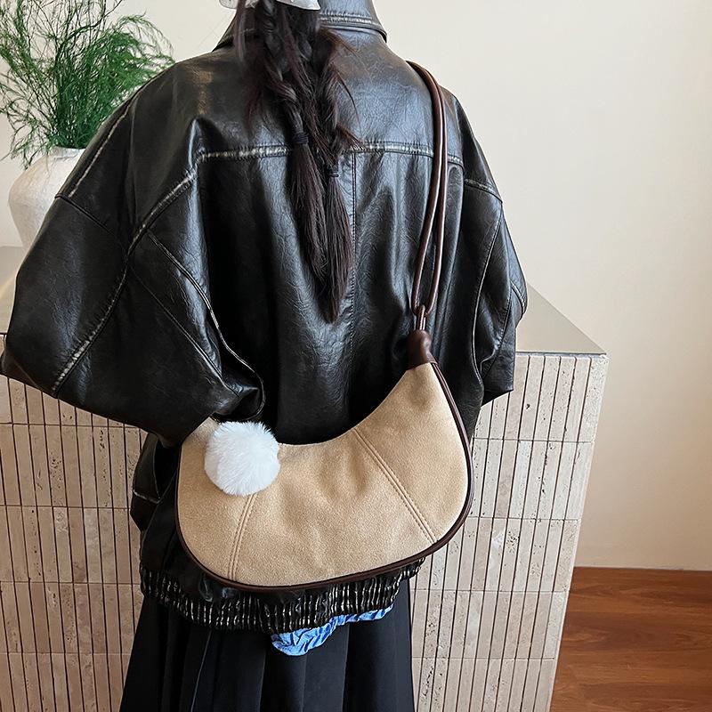 Модная сумка-пельмень для ручной носки женская 2025 осень и зима корейская ins простая универсальная сумка через плечо нишевый тренд сумка-мессенджер