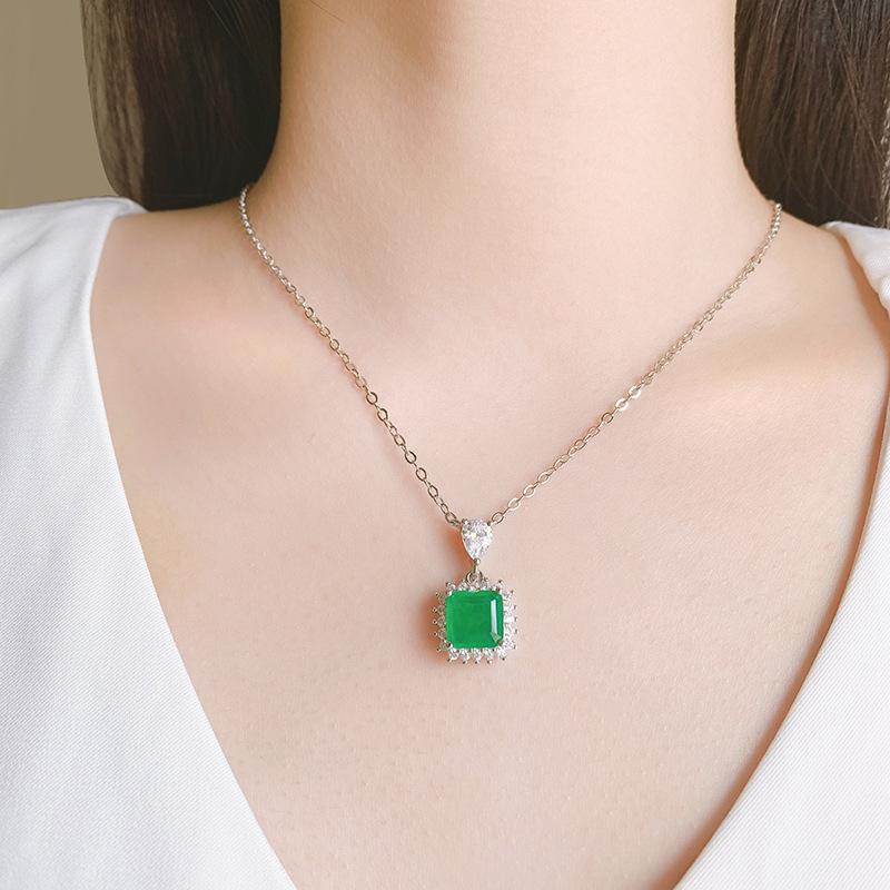 Темпераментное ожерелье с драгоценностями, красочное сокровище, популярная роскошь, инкрустированный имитацией изумруда, ретро, цепочка для ключицы, ожерелье с подвеской