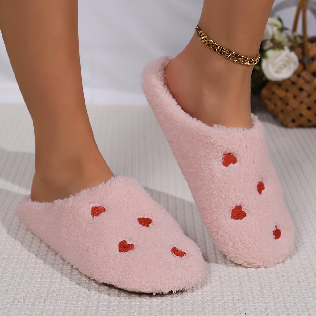 Женские теплые и удобные зимние домашние тапочки-сердечки