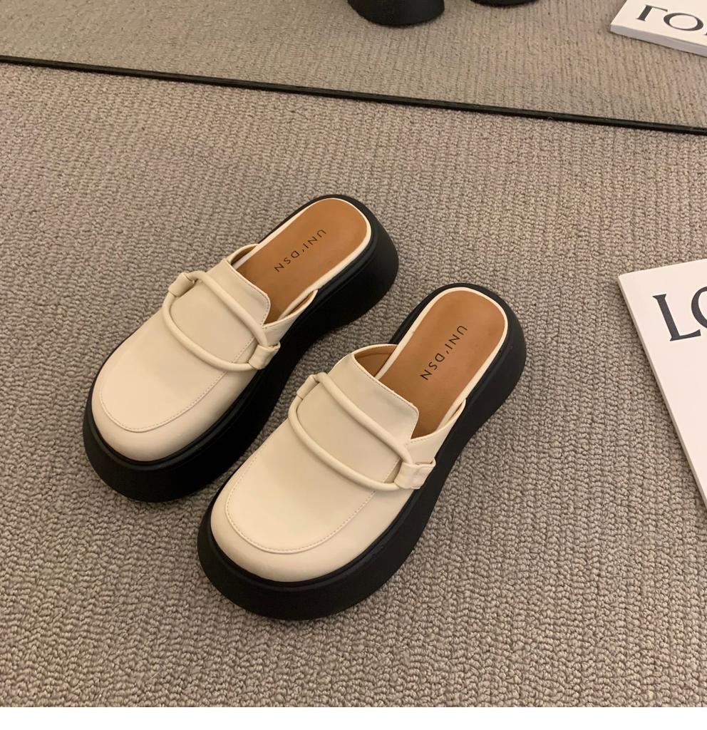 Одна нога на ленивых мокасинах, новые тапочки-мешки на толстой подошве 2025 года, женщины носят классные тапочки летом