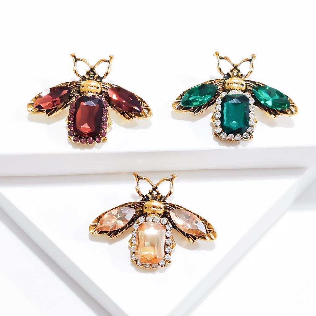 Vintage Bee Rhinestone Brooch Retro Women Crystal Insect Breast Pin Champagne Color Corsage Ladies Party Dress Ornaments Jewelry