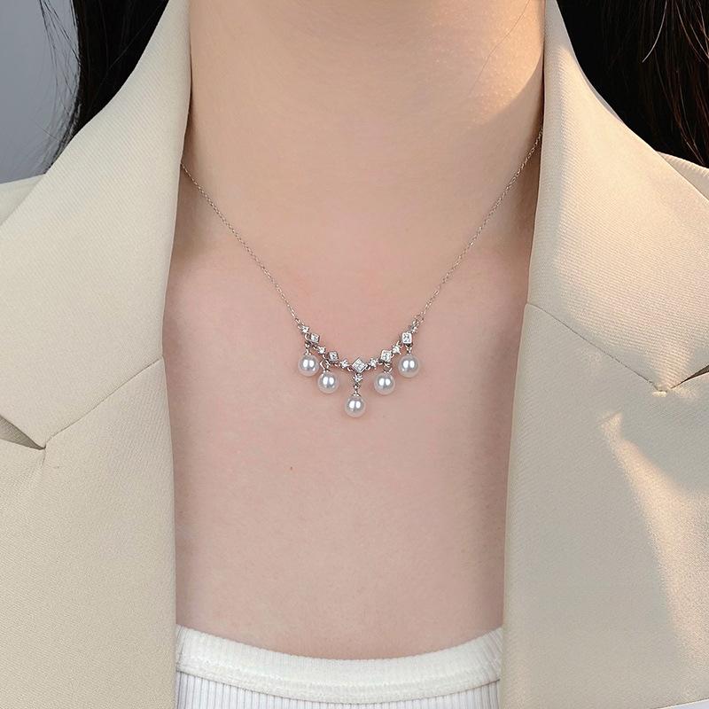Изысканное ожерелье с кисточками из циркония и жемчуга для женщин, легкая роскошь и элегантность высокого класса, цепочка на ключицу