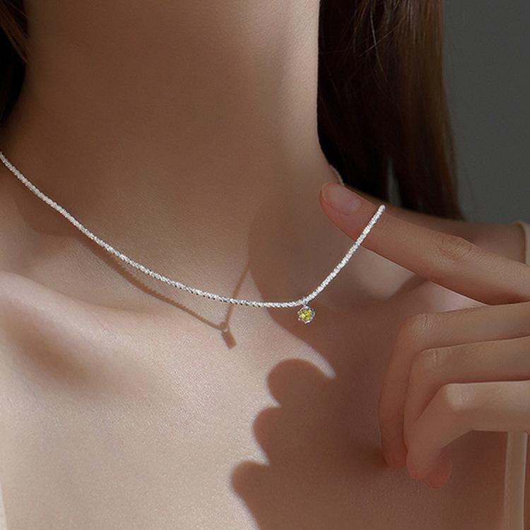 Ожерелье с зеленым бриллиантом, вдохновленное лесом: Нишевый дизайн, нежный дух феи, универсальная ключица «звездное небо».