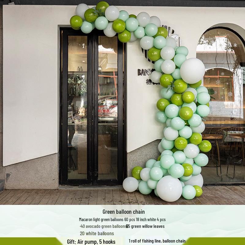 Корзина с цветами-колокольчиками для церемонии вручения дипломов и внутреннего убранства