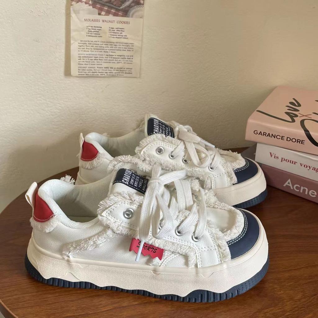 Круглый носок уродливые милые серебристая пудра толстая подошва женские лето и осень кожаная поверхность повседневные нишевые необработанный край спортивные кеды женские