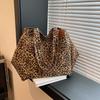 Leopard Print Large-capacity Casual Handbag Women's New Personalized Fashion Trend Commuter Shoulder Underarm Tote Bag