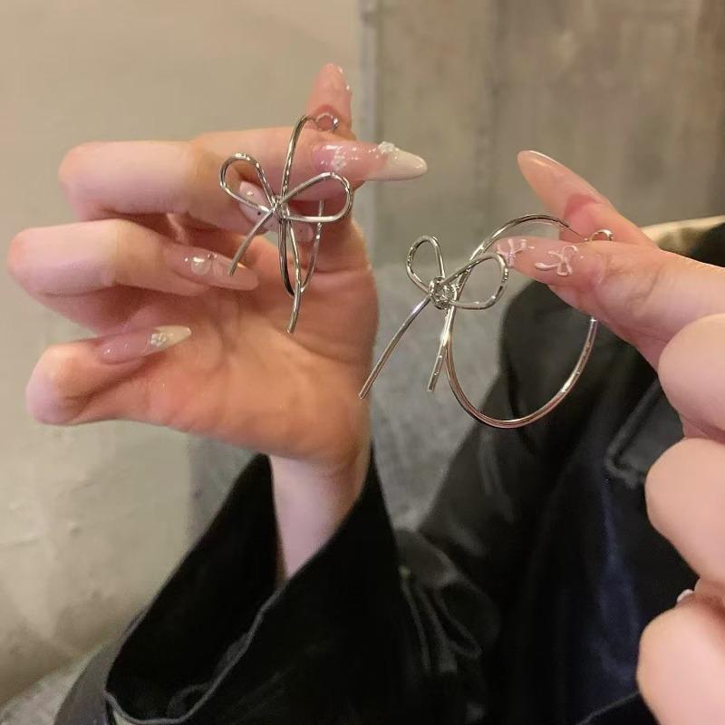 Серебряная Игла Осень и Зима Металлические Серьги Серьги Нишевая Мода Серьги в Холодном Стиле Универсальные Легкая Роскошь Премиальные Серьги