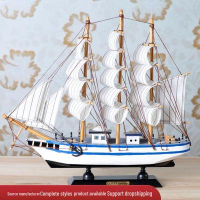 Изготовленная вручную деревянная елочная игрушка-парусник размером 32 см — идеально подходит для дома, офиса или в качестве подарка учителю