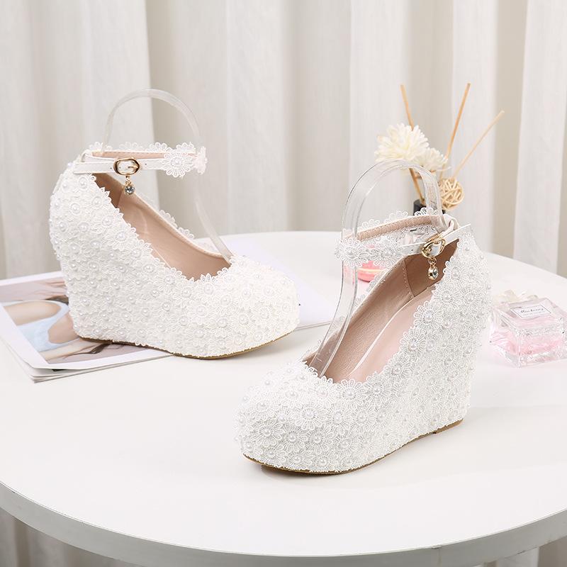 Мода 2024 года, весна-осень, свадебные туфли с пряжкой, с наклоном и кружевом, белые свадебные туфли, низкие круглые женские банкетные туфли на высоком каблуке