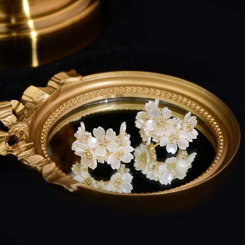 Заявление Shell Flower Hoop Серьги Персонализация Новые Белые Pendientes Mujer
