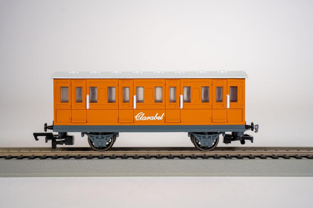 Bachman HO Gauge Thomas the Tank Engine Clarabelle железнодорожная модель пассажирского вагона 28-76045