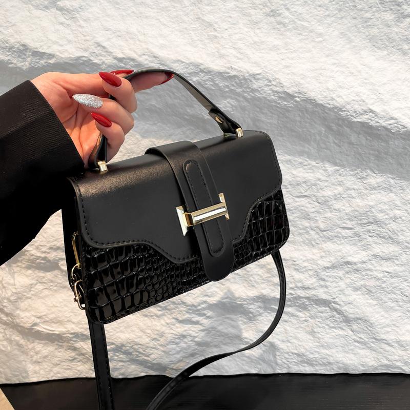 Niche Design High Value Chinese Shoulder Messenger Bag Autumn Versatile Portable Commuter Small Square Bag