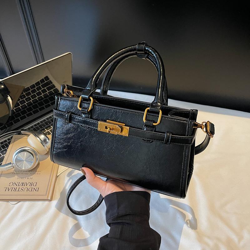 Корейская версия простой и универсальной нишевой портативной сумки-мессенджера для поездок на работу, женская, новая коллекция осень-зима 2025, высококачественная текстурированная сумка-тоут